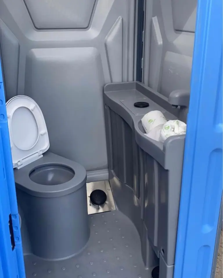 Deluxe flushing porta potty with built-in sink basin